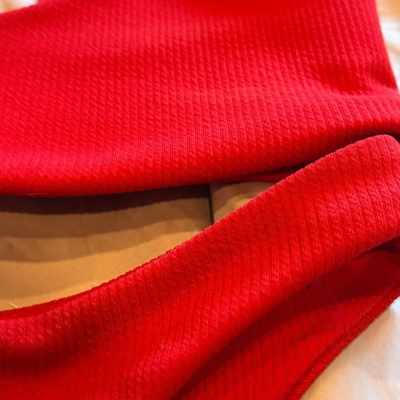 Red bikini - Picture 3 of 3